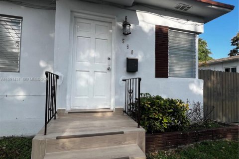 Apartamento en alquiler en Miami, Florida, 2 dormitorios, 60.39 m2 № 2058595 - foto 2