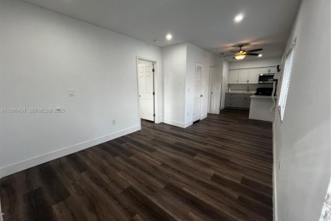 Apartamento en alquiler en Miami, Florida, 2 dormitorios, 60.39 m2 № 2058595 - foto 5