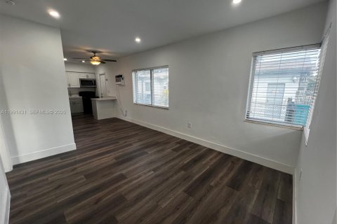 Apartamento en alquiler en Miami, Florida, 2 dormitorios, 60.39 m2 № 2058595 - foto 4