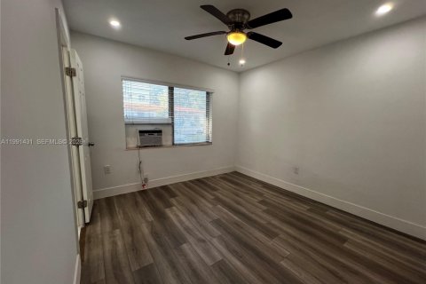 Apartamento en alquiler en Miami, Florida, 2 dormitorios, 60.39 m2 № 2058595 - foto 13