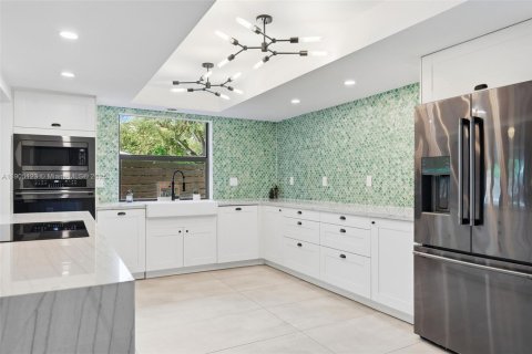 Casa en venta en Miami Shores, Florida, 3 dormitorios, 275.64 m2 № 1955906 - foto 19