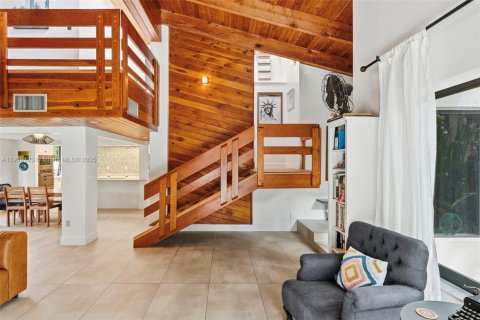 Casa en venta en Miami Shores, Florida, 3 dormitorios, 275.64 m2 № 1955906 - foto 11