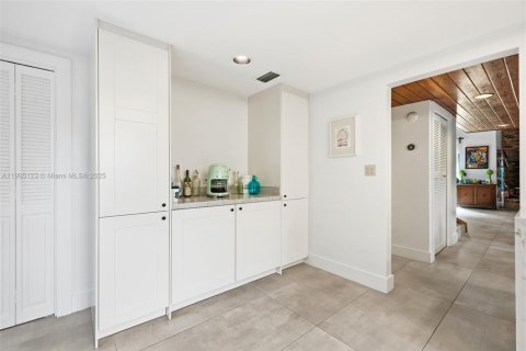Casa en venta en Miami Shores, Florida, 3 dormitorios, 275.64 m2 № 1955906 - foto 23