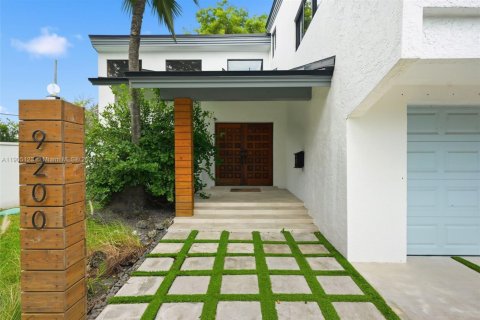 Casa en venta en Miami Shores, Florida, 3 dormitorios, 275.64 m2 № 1955906 - foto 3
