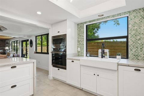 Casa en venta en Miami Shores, Florida, 3 dormitorios, 275.64 m2 № 1955906 - foto 20