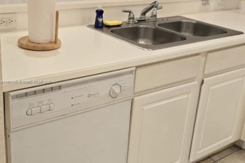 Купить кондоминиум в Дэвенпорт, Флорида 3 спальни, № 1966095 - фото 16