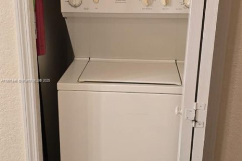 Купить кондоминиум в Дэвенпорт, Флорида 3 спальни, № 1966095 - фото 11