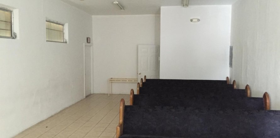 Commercial property in West Palm Beach, Florida № 103171
