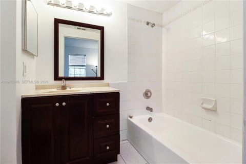 Copropriété à louer à Sunrise, Floride: 3 chambres, 130.9 m2 № 2040473 - photo 13