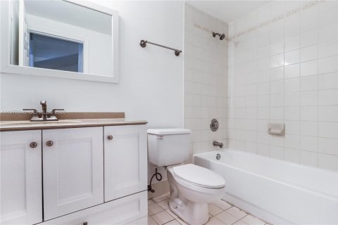 Copropriété à louer à Sunrise, Floride: 3 chambres, 130.9 m2 № 2040473 - photo 9