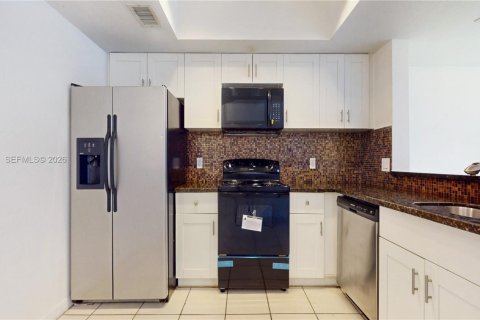 Copropriété à louer à Sunrise, Floride: 3 chambres, 130.9 m2 № 2040473 - photo 5