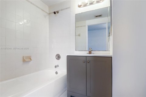 Copropriété à louer à Sunrise, Floride: 3 chambres, 130.9 m2 № 2040473 - photo 16