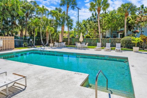 Townhouse in Jupiter, Florida 3 bedrooms, 169.08 sq.m. № 913325 - photo 1