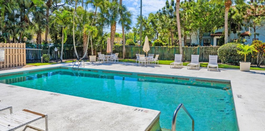 Townhouse in Jupiter, Florida 3 bedrooms, 169.08 sq.m. № 913325