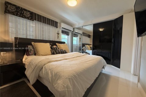 Copropriété à vendre à Hallandale Beach, Floride: 1 chambre, 72.93 m2 № 1944279 - photo 11