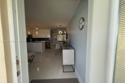 Copropriété à vendre à Hallandale Beach, Floride: 1 chambre, 72.93 m2 № 1944279 - photo 2