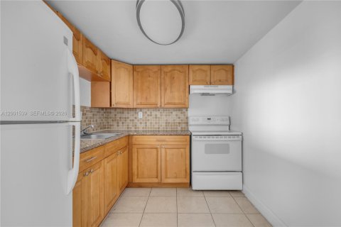 Condo in Miami, Florida, 2 bedrooms  № 2068340 - photo 6