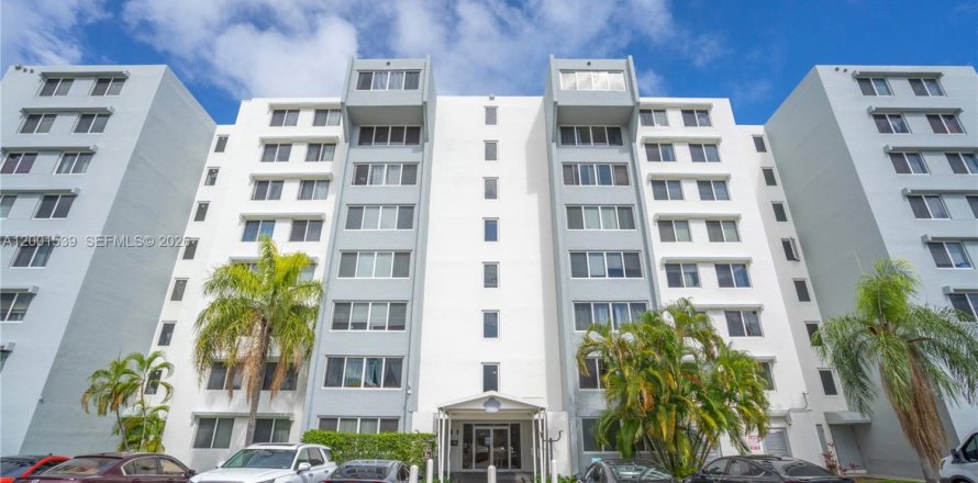 Condo in Miami, Florida, 2 bedrooms  № 2068340