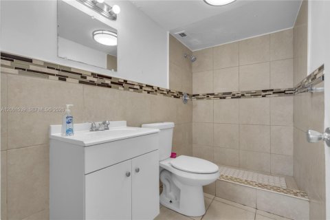 Condo in Miami, Florida, 2 bedrooms  № 2068340 - photo 17