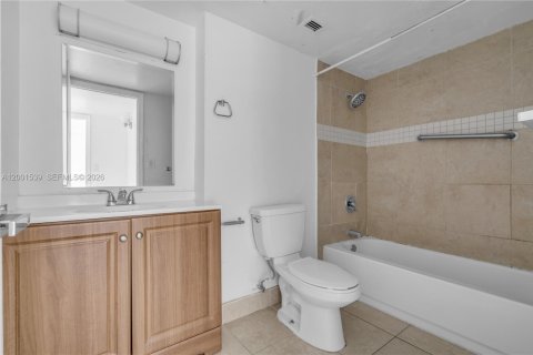 Condo in Miami, Florida, 2 bedrooms  № 2068340 - photo 13