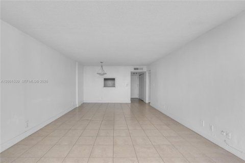 Condo in Miami, Florida, 2 bedrooms  № 2068340 - photo 5