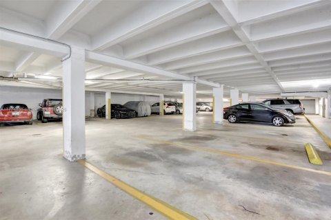Condo in Hollywood, Florida, 1 bedroom  № 1702102 - photo 23