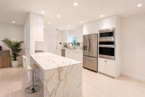 Villa ou maison à vendre à Coral Gables, Floride: 4 chambres, 264.59 m2 № 2363779 - photo 15