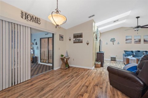 Condominio en venta en Weeki Wachee, Florida, 2 dormitorios, 120.03 m2 № 1510977 - foto 10