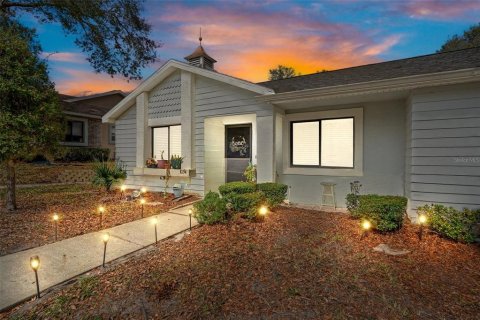 Condominio en venta en Weeki Wachee, Florida, 2 dormitorios, 120.03 m2 № 1510977 - foto 1