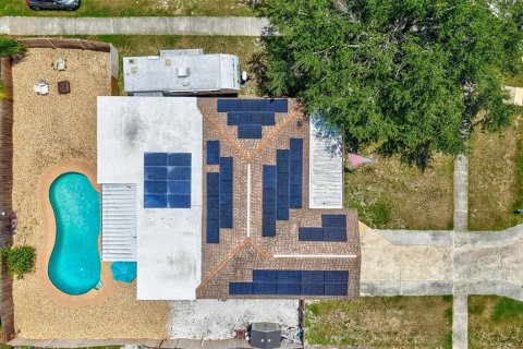 House in Seminole, Florida 4 bedrooms, 156.63 sq.m. № 1866244 - photo 8
