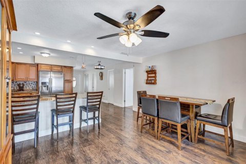 House in Seminole, Florida 4 bedrooms, 156.63 sq.m. № 1866244 - photo 28