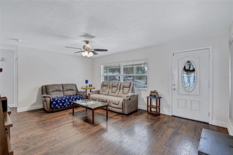 House in Seminole, Florida 4 bedrooms, 156.63 sq.m. № 1866244 - photo 14
