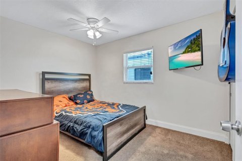 House in Seminole, Florida 4 bedrooms, 156.63 sq.m. № 1866244 - photo 19