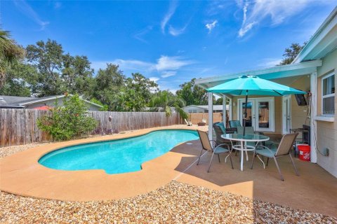 House in Seminole, Florida 4 bedrooms, 156.63 sq.m. № 1866244 - photo 2