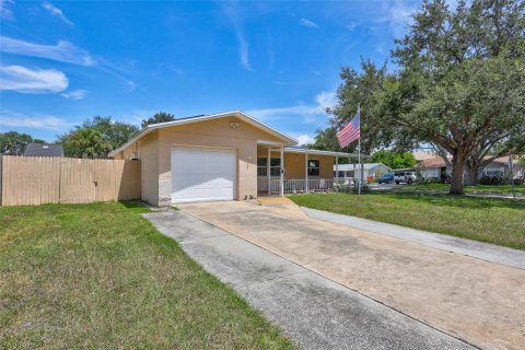 House in Seminole, Florida 4 bedrooms, 156.63 sq.m. № 1866244 - photo 4