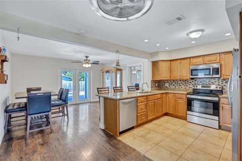 House in Seminole, Florida 4 bedrooms, 156.63 sq.m. № 1866244 - photo 21