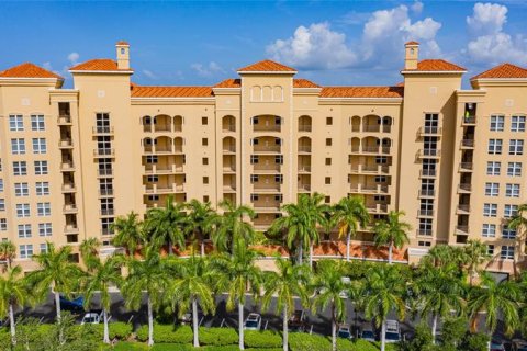 Condo in Punta Gorda, Florida, 3 bedrooms  № 243599 - photo 1