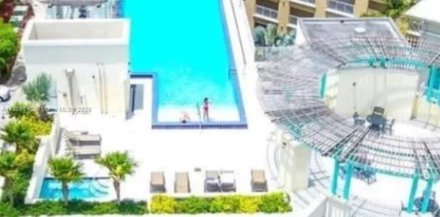 Condominio en Miami, Florida, 2 dormitorios № 1938717