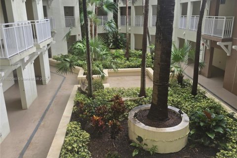 Condo in Miami, Florida, 2 bedrooms  № 1938717 - photo 18