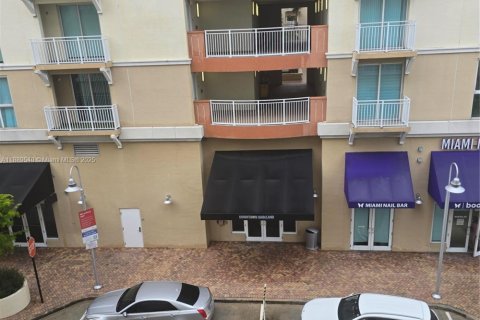 Condo in Miami, Florida, 2 bedrooms  № 1938717 - photo 6