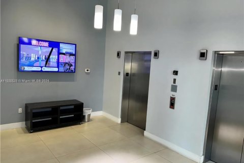 Condominio en venta en Miami, Florida, 2 dormitorios, 92.9 m2 № 1938717 - foto 17