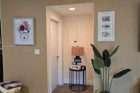 Copropriété à vendre à Miami, Floride: 2 chambres, 92.9 m2 № 1938717 - photo 12