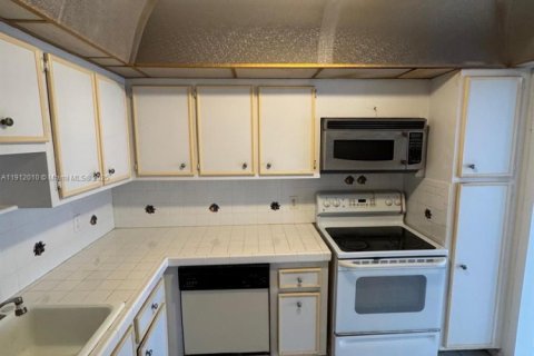 Condominio en alquiler en North Miami Beach, Florida, 1 dormitorio, 73.39 m2 № 2013498 - foto 5