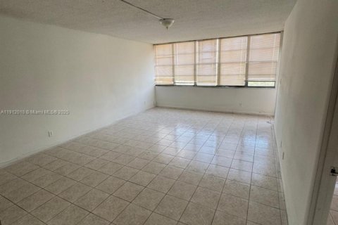 Condominio en alquiler en North Miami Beach, Florida, 1 dormitorio, 73.39 m2 № 2013498 - foto 8