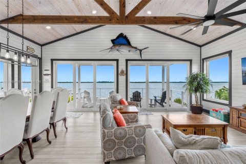 Casa en venta en Grant-Valkaria, Florida, 4 dormitorios, 188.96 m2 № 1779698 - foto 1