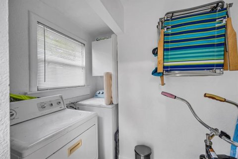 Commercial property in Fort Lauderdale, Florida 149.67 sq.m. № 2262191 - photo 25