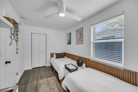 Commercial property in Fort Lauderdale, Florida 149.67 sq.m. № 2262191 - photo 24