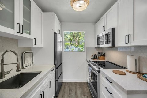 Commercial property in Fort Lauderdale, Florida 149.67 sq.m. № 2262191 - photo 18