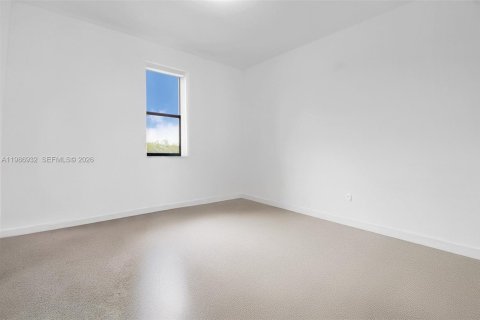 House in Miami, Florida 5 bedrooms, 302.12 sq.m. № 2051262 - photo 25