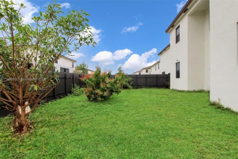 House in Miami, Florida 5 bedrooms, 302.12 sq.m. № 2051262 - photo 7